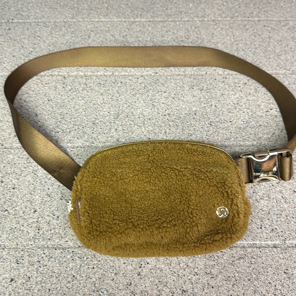 Lululemon fleece belt bag